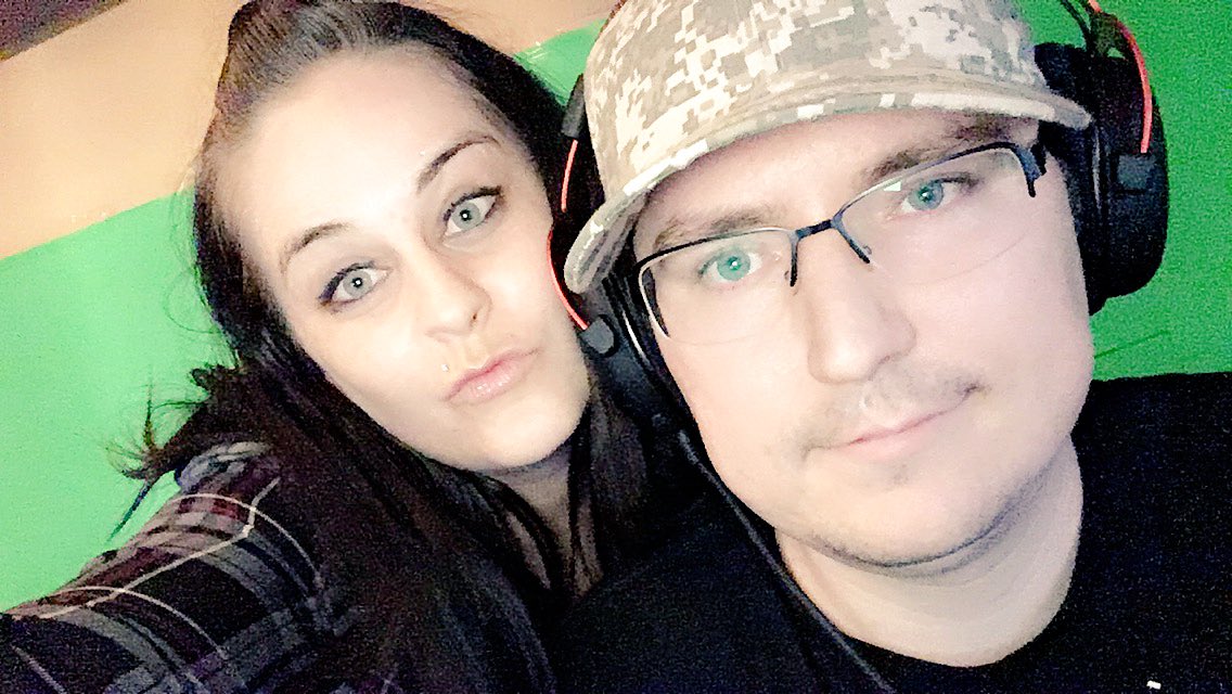 Peacheschillz's tweet photo. https://t.co/cJcyOVMh85 @balrogchill 🔫🔫 live stream🔫🔫 lets go baby! Head shots for days! #Fiance #rustgod https://t.co/3vj3QCugvj