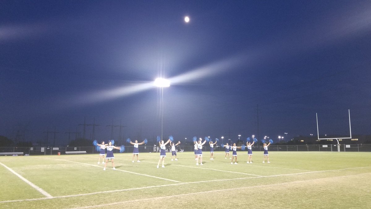 BethSpaulding84's tweet photo. What a gorgeous Texas night for some football! Let's go Falcons! #FMScheer https://t.co/C3nNh0jIFq