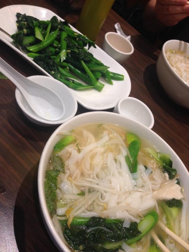 CaloricApp's tweet image. Did you know.. Bone broth can improve digestive/immune systems. Try chicken (pho ga)
#Facts
bit.ly/2bN0r0r