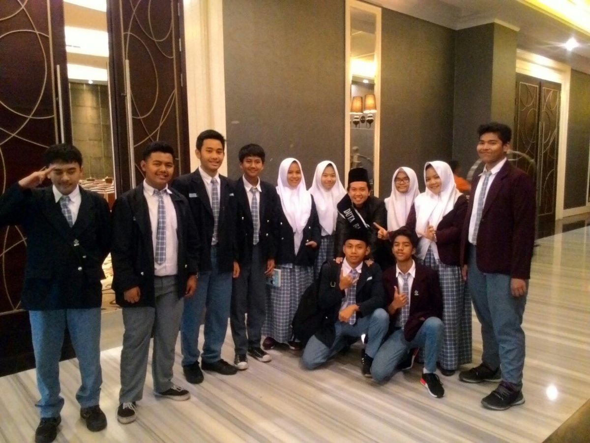 dhischool's tweet photo. @faris_ekananda 16 besar Duta Bahasa Jawa Barat 2016 https://t.co/VXLLOwdbiw