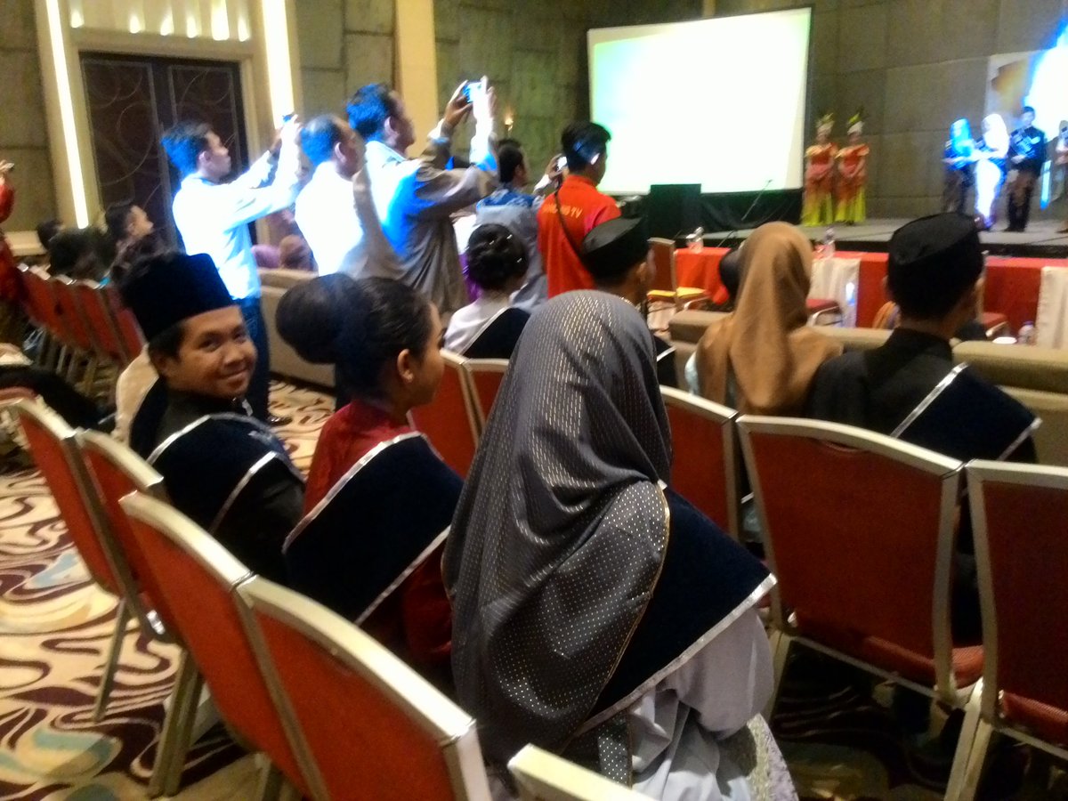 dhischool's tweet photo. @faris_ekananda 16 besar Duta Bahasa Jawa Barat 2016 https://t.co/VXLLOwdbiw