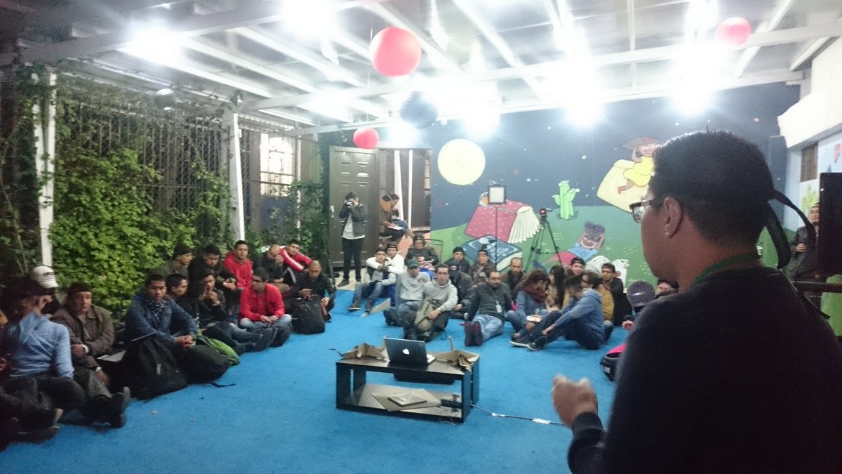 ParqueSoftNar's tweet photo. @geekshubs en #PastoCiudad aceptamos el reto de la programación en #CodingDojoPasto 🖱️⌨️👍💻💪🤓📒 https://t.co/nrS3m6o2XS