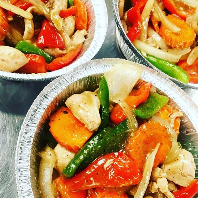 CateringGusto's tweet photo. Dietary needs? No problem! Gusto Catering can accommodate! #halal #halalchicken #stirfry #imhungry #gustocatering https://t.co/kHKGUIPxXa