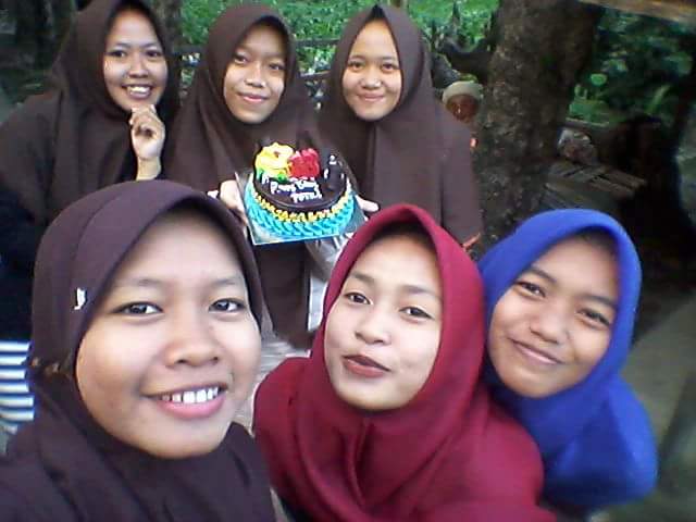 Putri498_'s tweet photo. Terima Kasih sahabat 😘😘
Parissnya kurang satu 😔😔
#Minggu04092016
#latepost https://t.co/rzLgzBJzRq