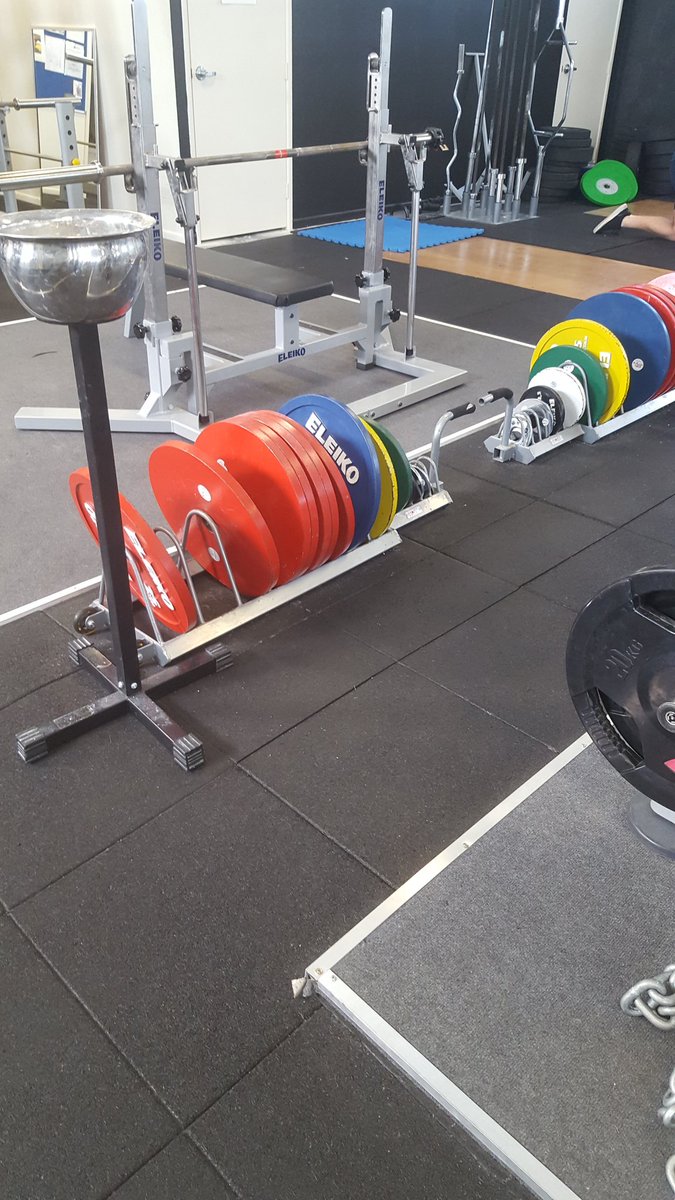 daniellejhooper's tweet photo. Weights are ready! #bench #deadlift #squat #vectorhealth #girlslifttoo #profcom https://t.co/YobaebVbW7