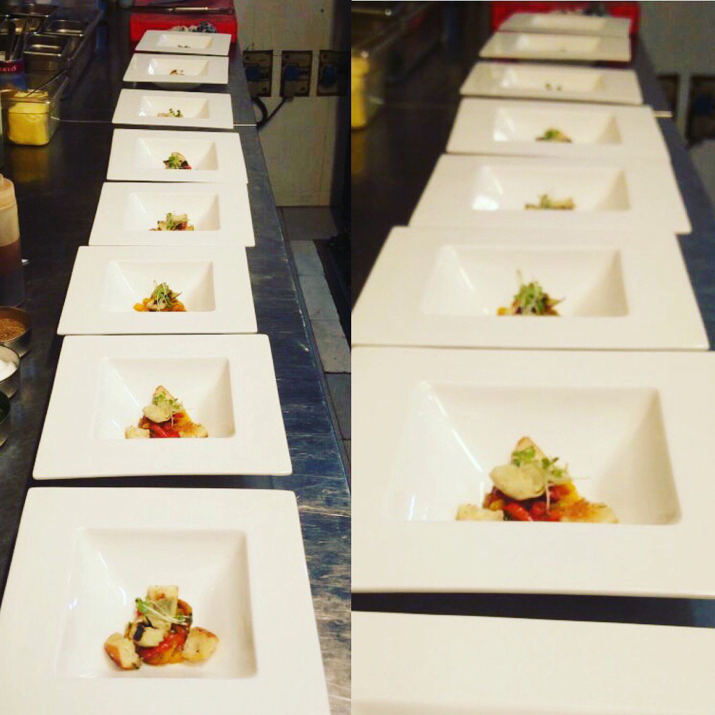 Sitdown dinner are fun Brings the best in a Chef <a href="/ChefsJJ/">Jatin & Julia</a> @LBBDelhi <a href="/EatTreatOnline/">EatTreat</a> #sitdowns #preplated #summermenu