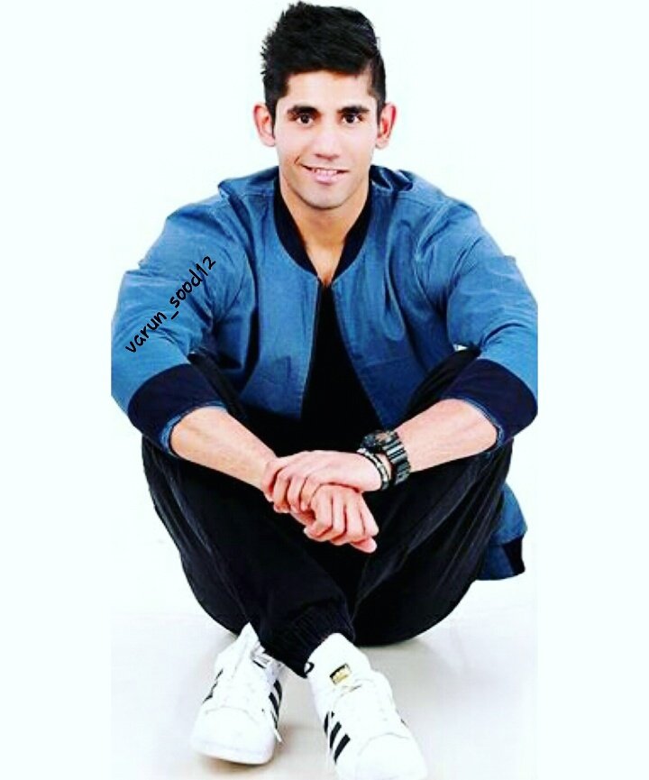 varun_sood12's tweet photo. @VSood12 my crush😙😙
 He is so popular yet so grounded!!😊😊
He is so innocent yet so humorous😍😍 https://t.co/1fIvoIppfR