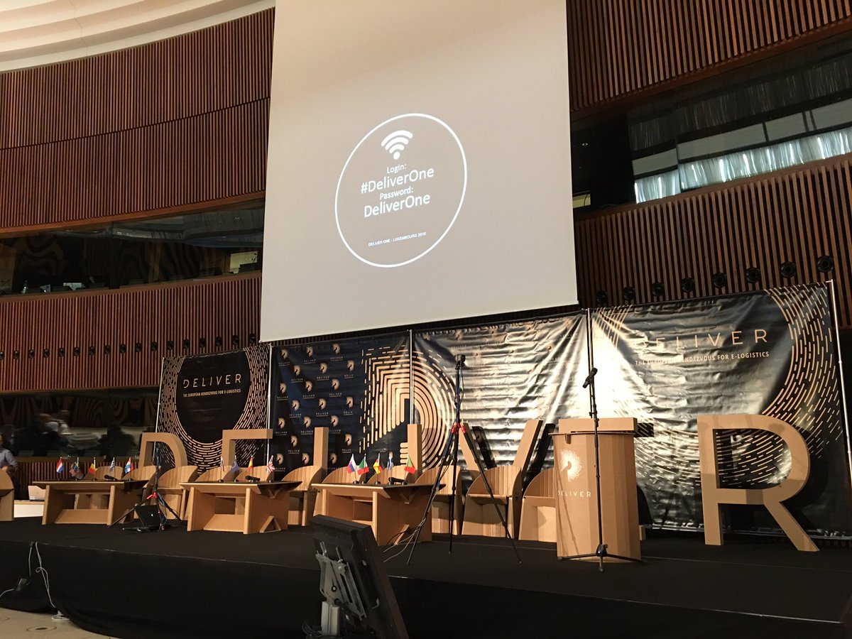cartonmaniacos's tweet photo. Los grandes eventos también cuentan con el #cartón para su decoración, y si no, ¡mirad en #DeliverOne! ¡Nos encanta! https://t.co/YE4MleKgZz