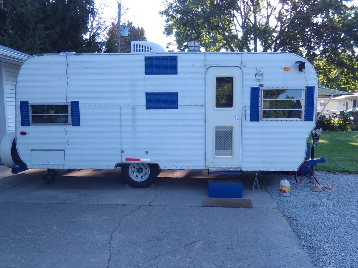 PostWarHike's tweet photo. Installed a new/used door on my camper trailer/house https://t.co/fn7ivPqf20