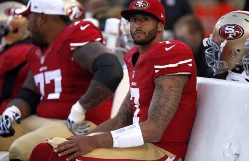 FakeSportsCentr's tweet photo. Can't tell if protesting National Anthem or just sucks at football. 🤔 https://t.co/SdoD7pO3hc