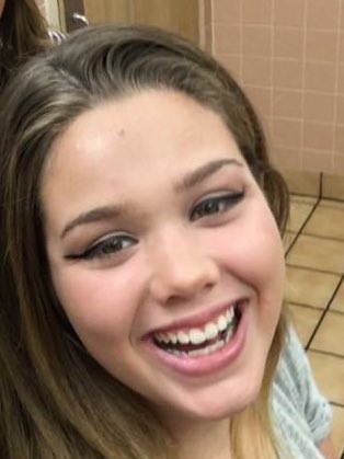 allthingsgucci_'s tweet photo. when you happy over your fleek wings https://t.co/RJpeiD1p5C