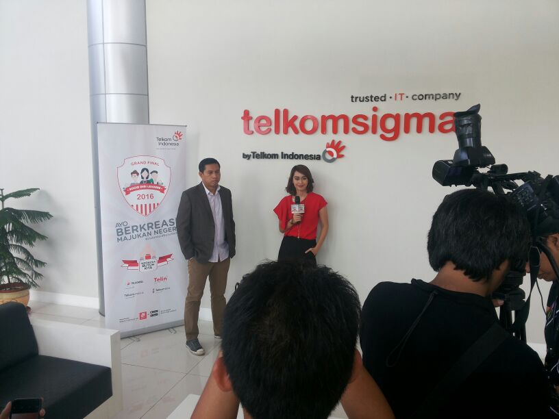 anolagi's tweet photo. Wawancara brsma Bpk andreuw Th.A.F, Direktur Business Data Centre n Manage Service Telkom Sigma. #SocioDigi2016 https://t.co/gkIFsnveMO