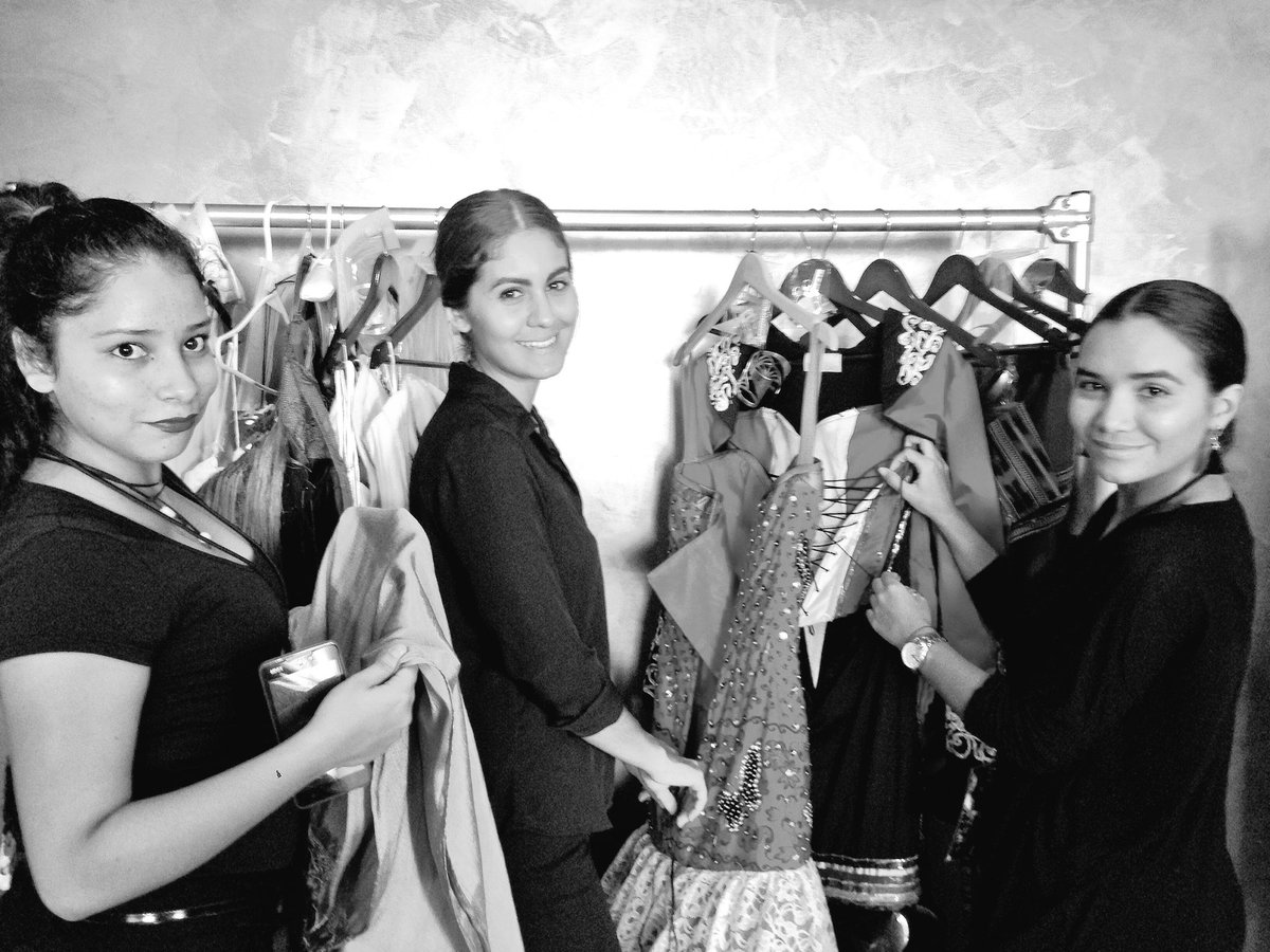 robert_rga's tweet photo. Backstage @TakasamiDiseno #HechoEnMexicoPV 🇲🇽👗 @garzablancapvr #AlumnosUVC @BreakInspi https://t.co/YxytEpzUXL