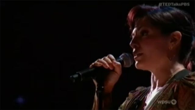 SRamirezDaily's tweet image. A wonderful performance of a great song by @SaraRamirez and @mp7nyc! 🎢💛 #TEDTalksPBS #EducationRevolution