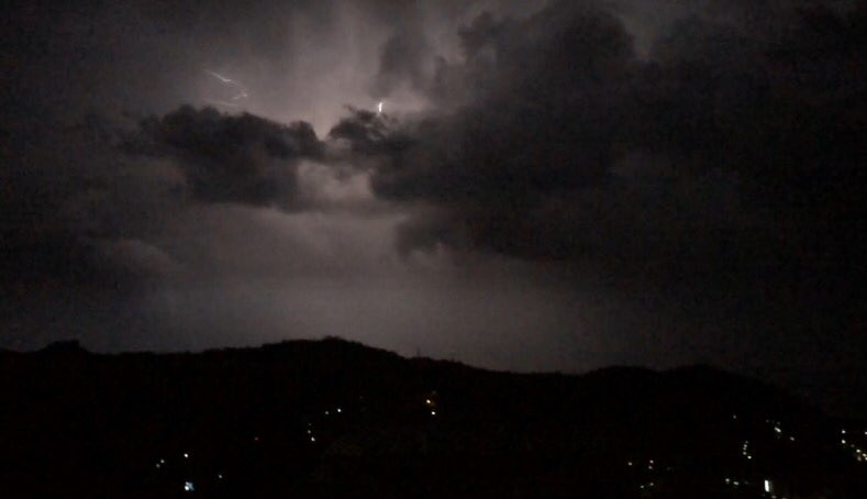 Imto67's tweet photo. Ja plou..💪🏻 i molt!%
 Momt Aparell electric #tossademar .. #tormenta #finalestiu @SoniaPapell @ARAmeteo https://t.co/h14B2HPOyE