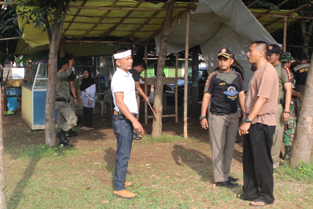 sinkaswelasasih's tweet photo. .@DediMulyadi71 @kecpurwakarta1 @satpolPP_Pwk @Kaharti_PWK  @juddy_damkar  k3 Stadion Purnawarman https://t.co/e59FodvQRq