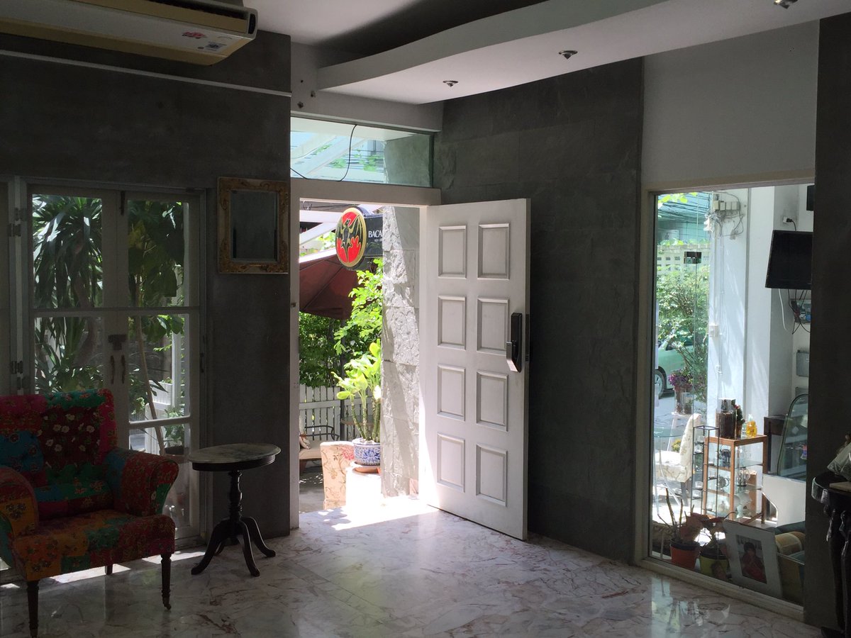 oriental_b's tweet photo. Awesome Entrance with a preaceful garden..!! https://t.co/3zk4JMYqQn