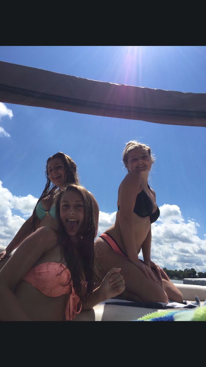 Happy bdayy @KarissaJean9 I love u way 2 much 🤑💖