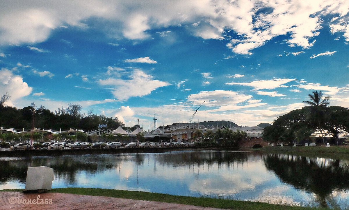 vanet353635talk's tweet photo. Reflection 
#fujicolors https://t.co/MpxASrWQ3c