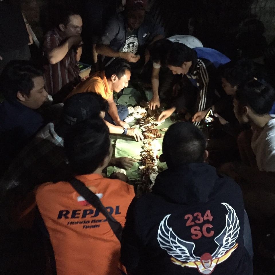 Nikmat'y kebersamaan dlm kesederhanaan,ga perlu mewah utk merasakan sebuah keluarga