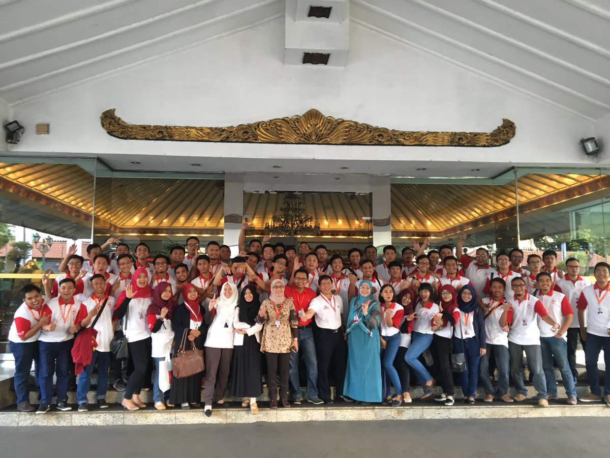 TelkomIndonesia's tweet photo. Hari ini, finalis @sociodigitelkom mengunjungi beberapa kantor dan aset milik Telkom Group #SocioDigi2016 https://t.co/bIK7YvYZXt