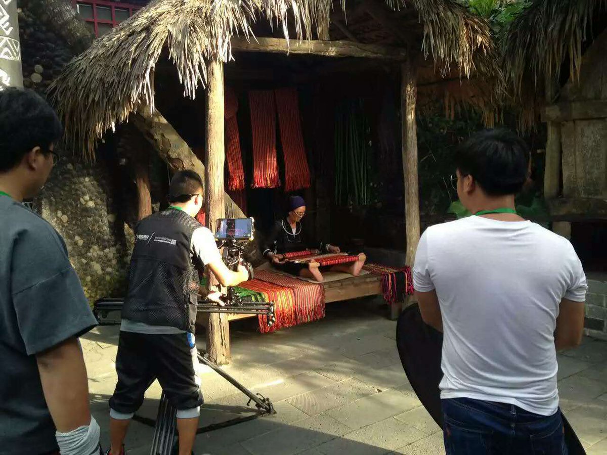 lingshui_travel's tweet photo. #tradititonal arts and crafts are still part of life in #lingshui
Visit Yetain Ancient Village to learn! https://t.co/SwM5ebvama