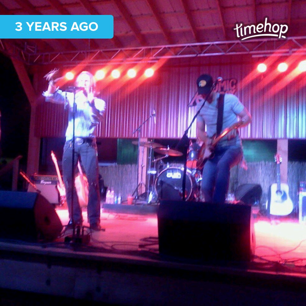 SherryHicks2's tweet photo. Hey @kisskrazy1 @Blackjack_Billy Look where it all began!!!  Still get the same feel good feeling 21 shows later! https://t.co/SvonD0jq6t