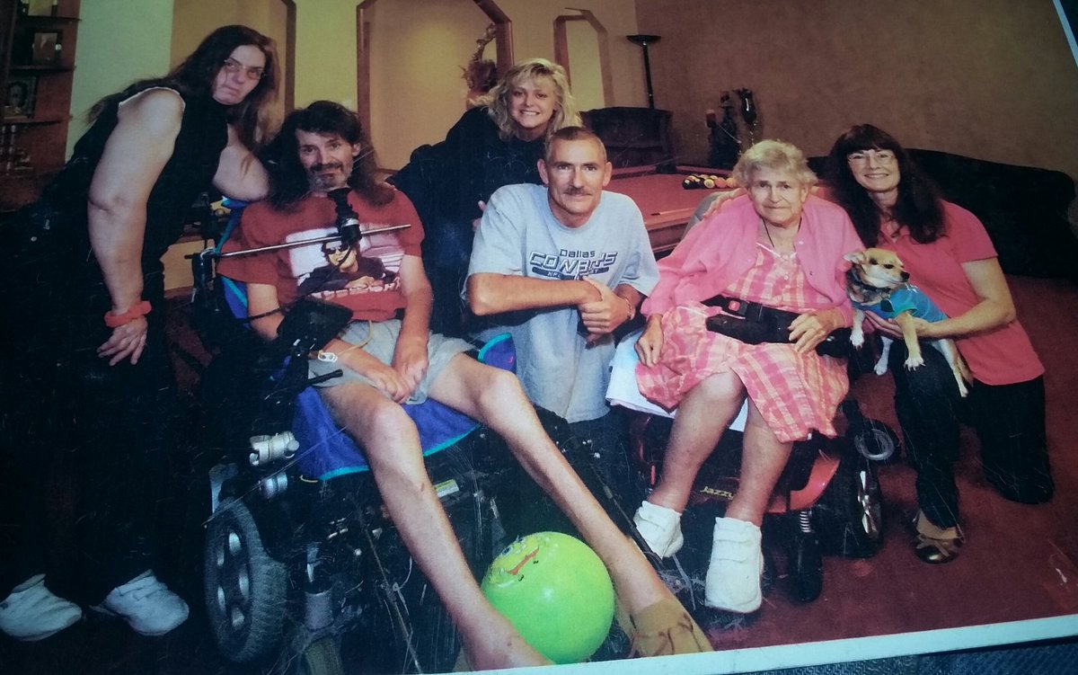 werner200145's tweet photo. My dad died jan 17th 2012 us navy rmn me and my mom and his brother and sister since then grandma died last may https://t.co/PqiCsgW4Ob