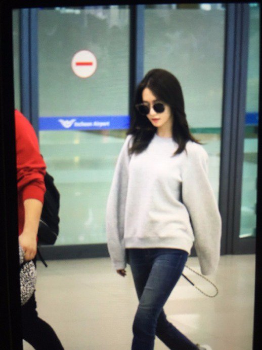 [PIC][14-09-2016]YoonA trở về Hàn Quốc vào trưa nay CsSWq6pW8AAnPu3