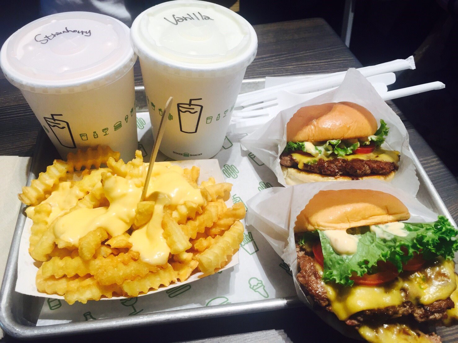 らいくん 食べ歩き垢 恵比寿にあるシェイク シャック お肉がとてもジューシーでパンもふわふわですごい美味しかった シェイク シャック ジャックバーガー シングル ダブル 恵比寿 アトレ T Co R5hz1a6df3 Twitter