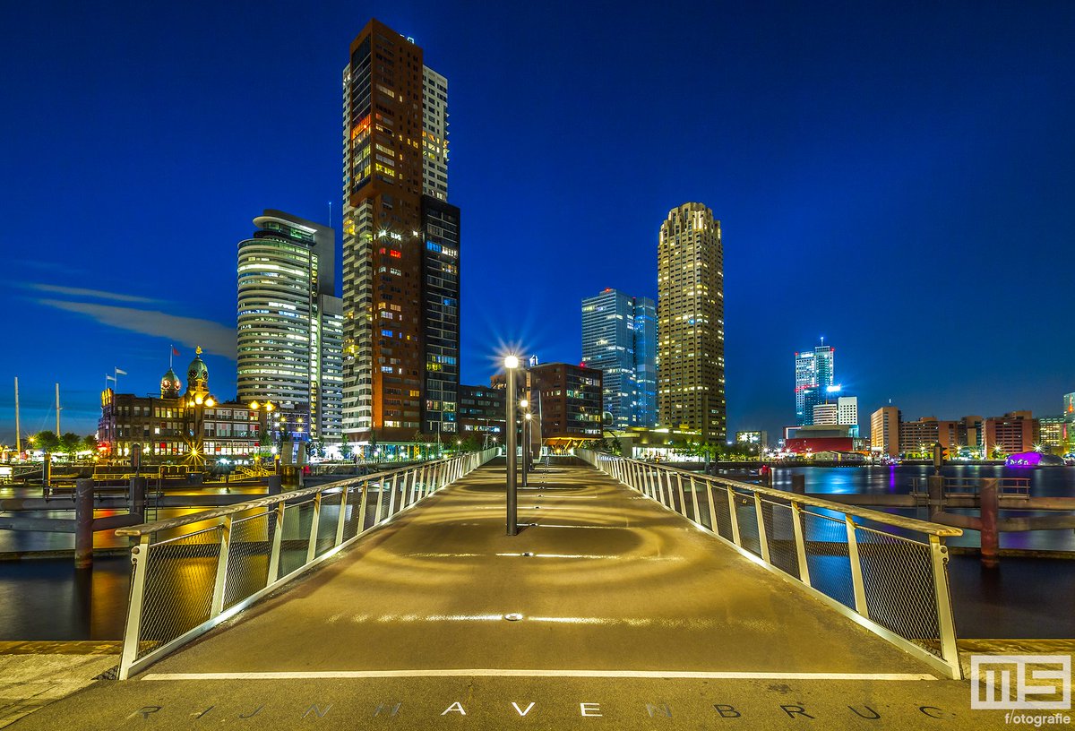 De #rijnhavenbrug van de <a href="/wilhelminapier/">Wilhelminapier</a> nabij <a href="/HotelNewYork/">Hotel New York</a> naar #katendrecht <a href="/Kunjijdekaapaan/">Katendrecht 010</a> <a href="/MarikaMarku/">Marika Marku</a>