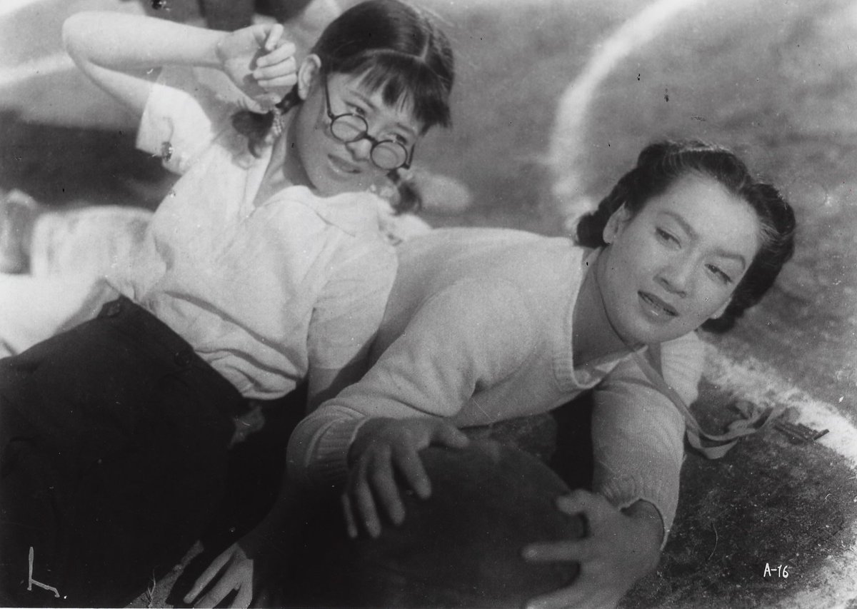 Twitter 上的 神保町シアターのひと 今日は空いてます 本日はどの回も空いていますのでお時間通りでも良いお席でご覧いただけます 青い山脈 騙されと思って一度フィルム上映でご覧くださいませ お馴染みメガネっ子 若山セツ子のキュートさにメロメロ必至で