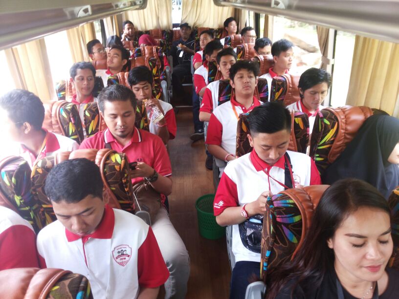 anolagi's tweet photo. Perjalanan arah Jkt, menuju Telkom Gatsu. Masihhhh semangatttt!! #SocioDigi2016 https://t.co/DvgRccBF3j