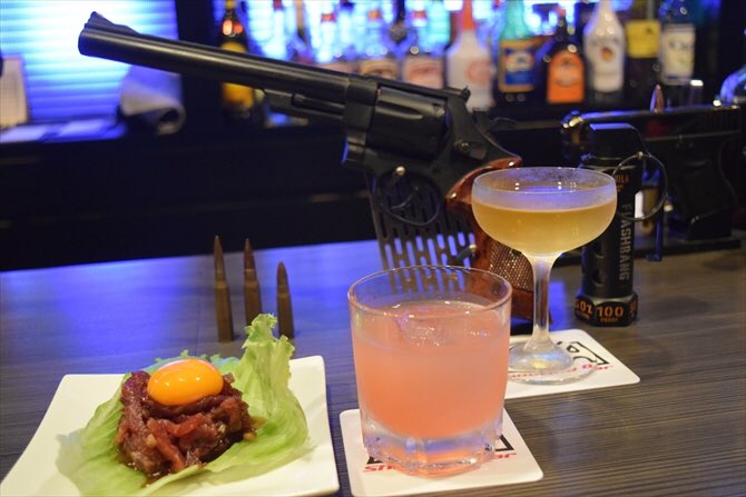 N908Sa's tweet photo. 【💥書いた🔫】

エヴァで有名なあの会社が運営している、エアガンが撃てるBARに行ってきました☺️女子にもお勧め！！

女子よ銃を取れ！ストレス発散にぴったりなシューティングバーEA https://t.co/2l0TK0FQDb https://t.co/0RXVKEKkAj