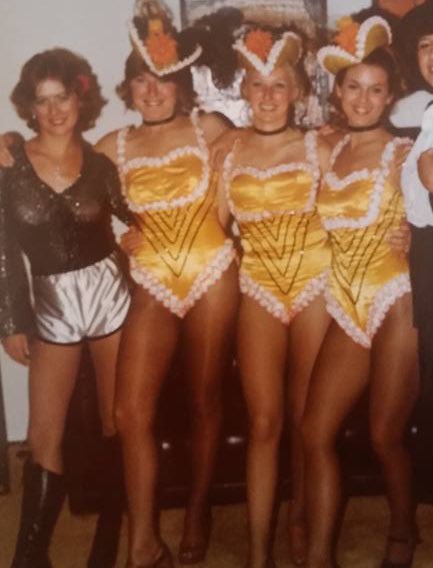 nothinbut_nipz's tweet photo. Hmm I wonder if i got it from my mama??? (pictured far right) #firearchives 💥💥 https://t.co/2LrlAHPN1b