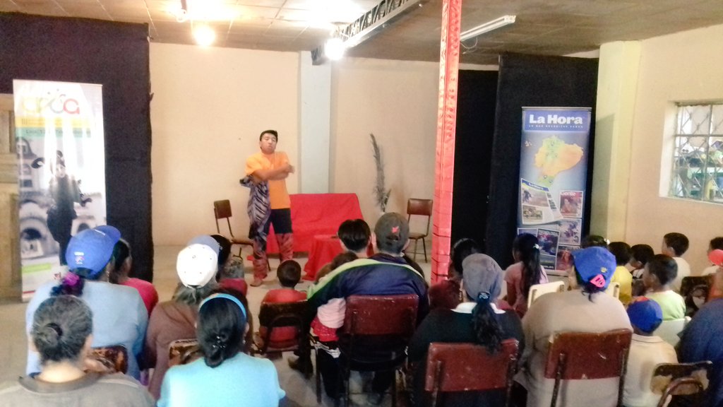 asoartesec's tweet photo. El #CREA2016 llegó al barrio Tierras Coloradas (Loja) con las agrupaciones La Huella Teatro, Solsticio y Mapacirco. https://t.co/0ZFCCLkUMN