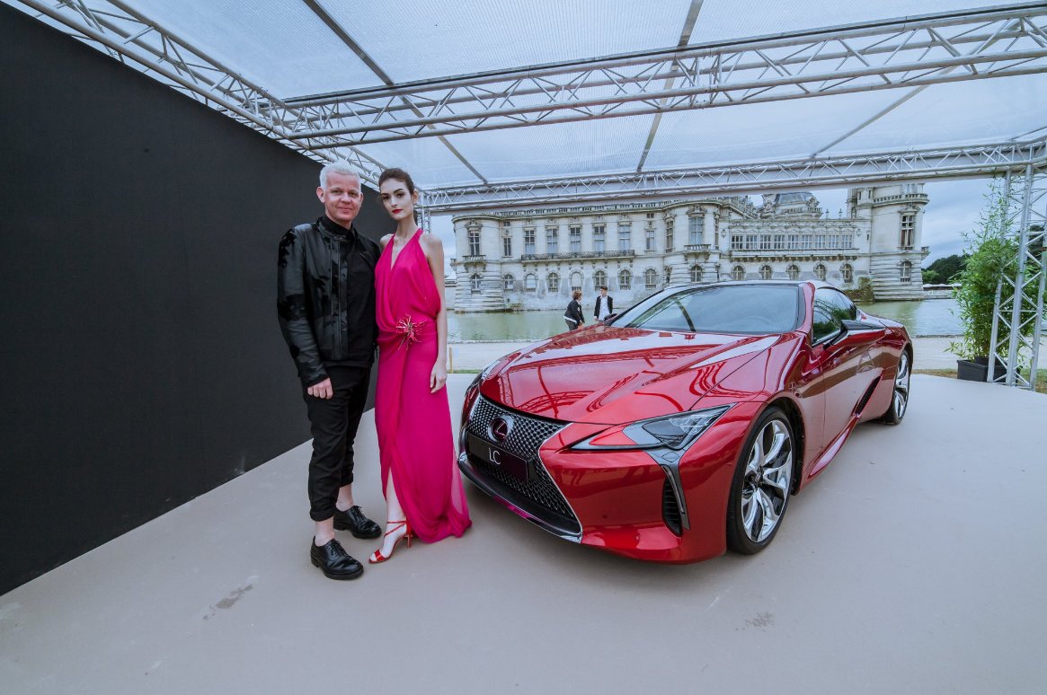LexusSpain's tweet photo. #Lexus colaboró con el diseñador Jørgen Simonsen en el Concurso de Elegancia de Chantilly. #LCOnTour https://t.co/JZwg0ybWJ6