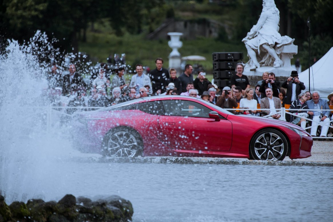 LexusSpain's tweet photo. #Lexus colaboró con el diseñador Jørgen Simonsen en el Concurso de Elegancia de Chantilly. #LCOnTour https://t.co/JZwg0ybWJ6