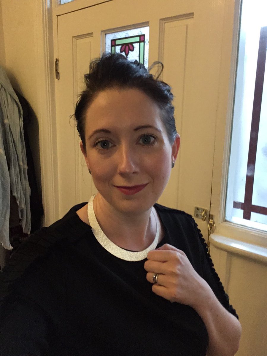 EmBombIbiza's tweet image. I was excited about my new &apos;Statement necklace&apos; (#TheCourse) today until I realised I look like the Genie. #Trapped