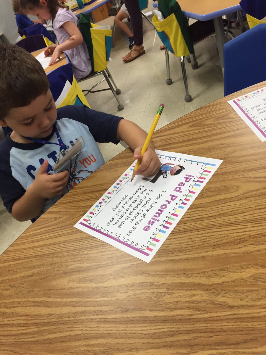 SharonSliwa's tweet photo. @BF kindergarten We are proud of our digital citizens #weare44 https://t.co/cNJEQ64cXQ