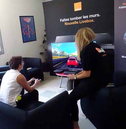 CLandomiel's tweet photo. Nouvelle étape pour le show #hello4 pour les équipes #Orange_Est cette fois à Epinal #innovations #nouvelleLivebox https://t.co/2vqrR51sLS