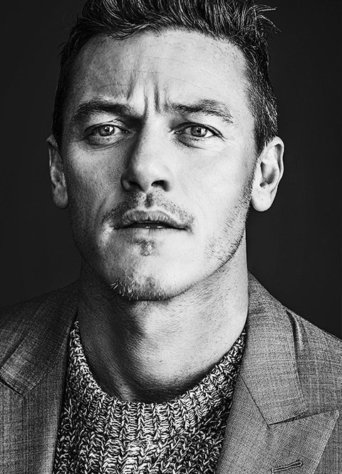 arociorl's tweet photo. A good and a Wonderful Wednesday dears #Luketeers with our #Welshhunk <3 <3 @DoubleDs76 https://t.co/mYh2G1i3om