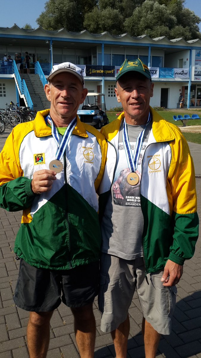 Bronze for Bruce Wenke and Linton Hope in Mens 55-59 Cat. Well done guys. Pity about weed on the rudder on 2nd Lap.