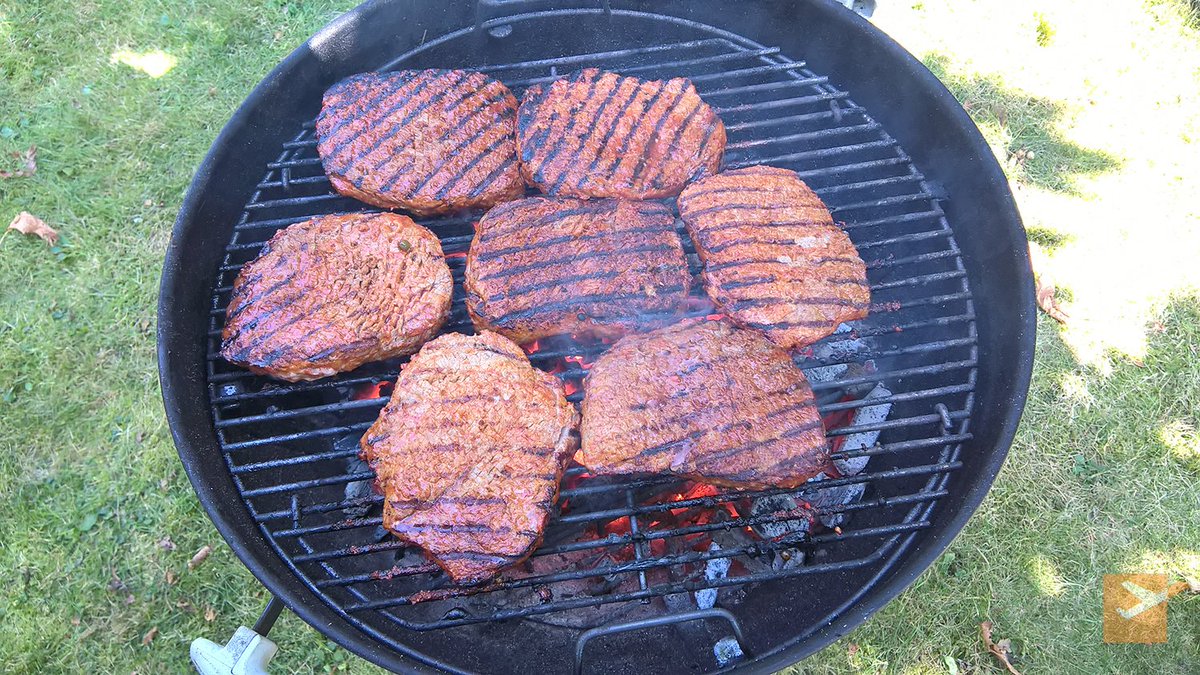 TRSAviation's tweet photo. #Lunchtime #Barbecue #BBQ #LastBBQoftheSeason #Yummy #WeAreOneTeam #FInestSteak #HealthySalad #Lunch https://t.co/5l4ruUVPWv