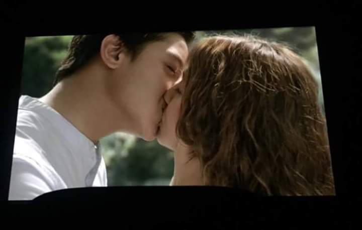 lmdaj085's tweet photo. @Senyora  nakita ko sa feeds ko. Ayan senyora. Nagkiss daw. https://t.co/qqaiWKHJXh