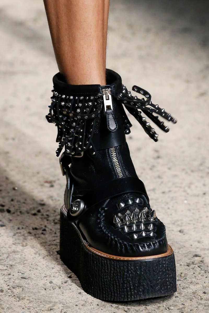 BoF's tweet photo. Close-up: Discover the intricate details of the new @Coach collection. https://t.co/pjdrZ3DqgI #BoFW #NYFW https://t.co/FeLy9loMmc