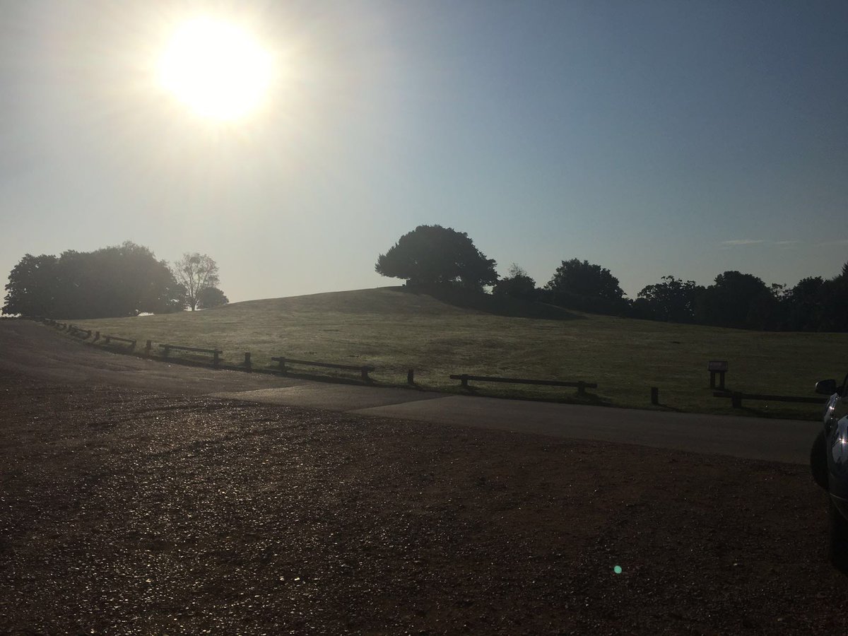 simpsonhilder's tweet photo. Beautiful Morning in #Lyndhurst today. #newforest #architecture #surveying https://t.co/maufpKJuCO