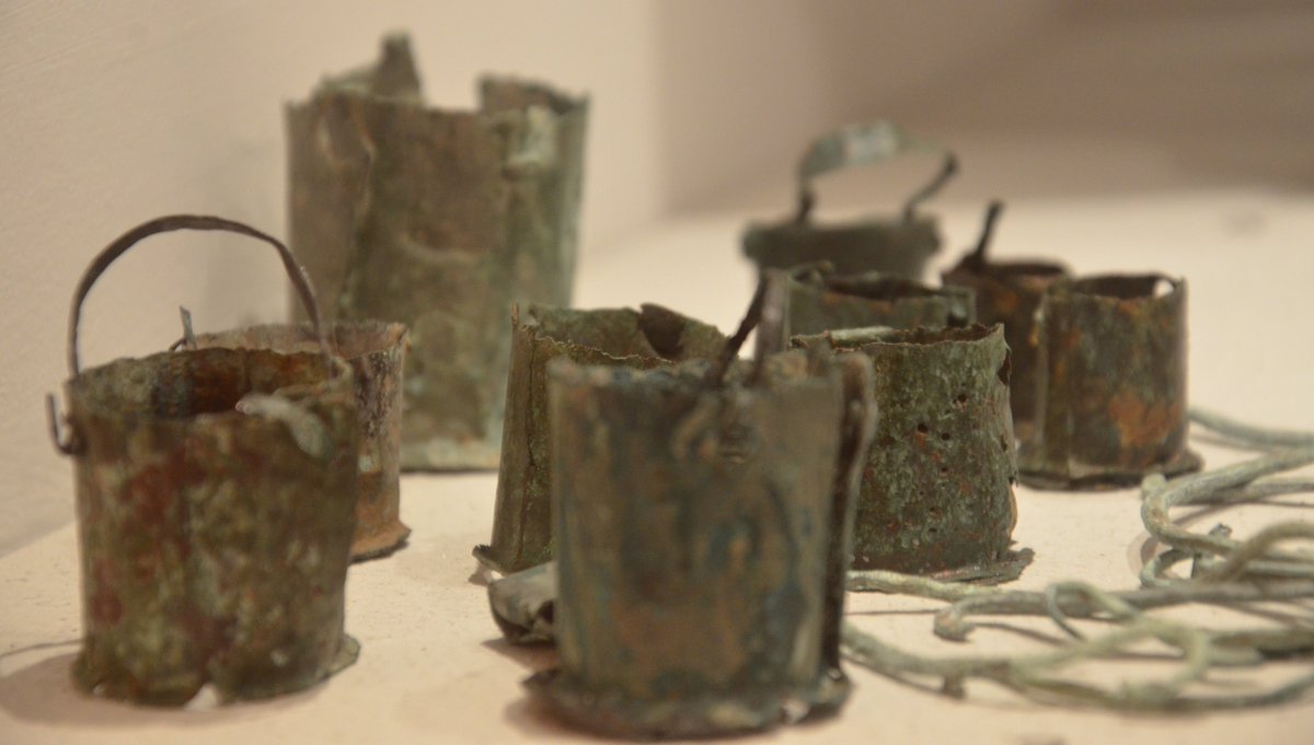 ArcheoTrentino's tweet photo. Il nostro #repertodelmercoledì sono le splendide #situle miniaturistiche in lamina di bronzo da Mechel (@ValdiNon) https://t.co/8lwF9VIMqs