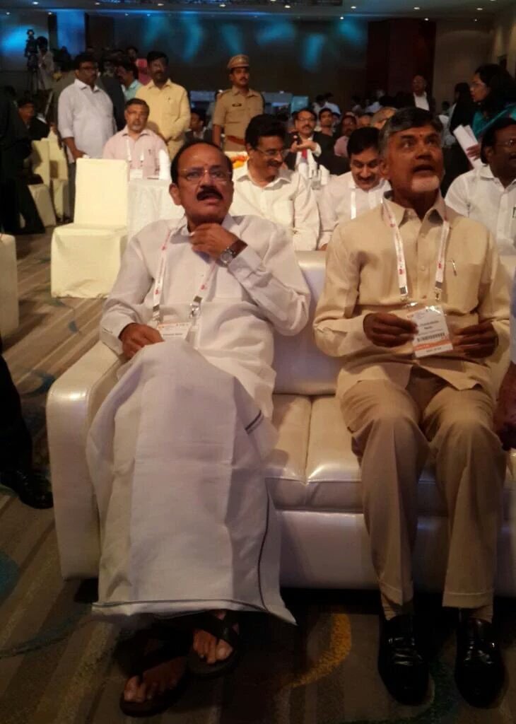 UttarandhraNow's tweet photo. బాబ���: దీన్ని మన బెజవాడ లో పెట్టాల్సింది..
వెంకయ్య: లేదు గుంటూరు లో ...
#GettingBriefed https://t.co/NWTpwRtHcN