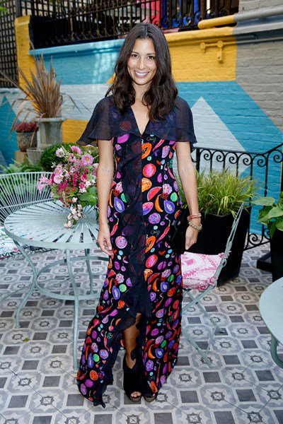 Tatlermagazine's tweet photo. Sunglasses, sunshine and scones at the @Linda_Farrow and @MWWorld afternoon tea party: https://t.co/uJE9SwQbNt https://t.co/3LpWDxGWlp